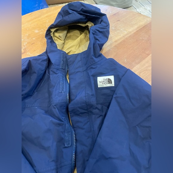 Boys The North Face shell Jacket M - Picture 2 of 5